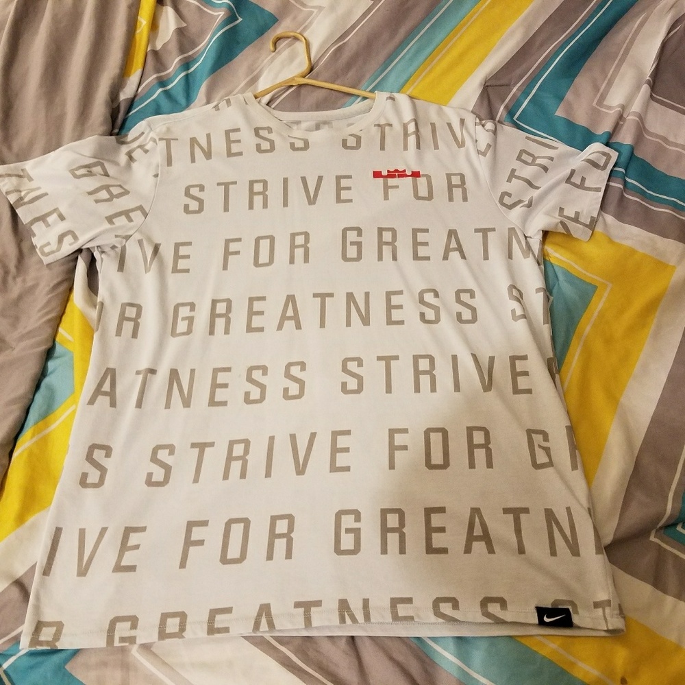 LeBron James graphic tee like new